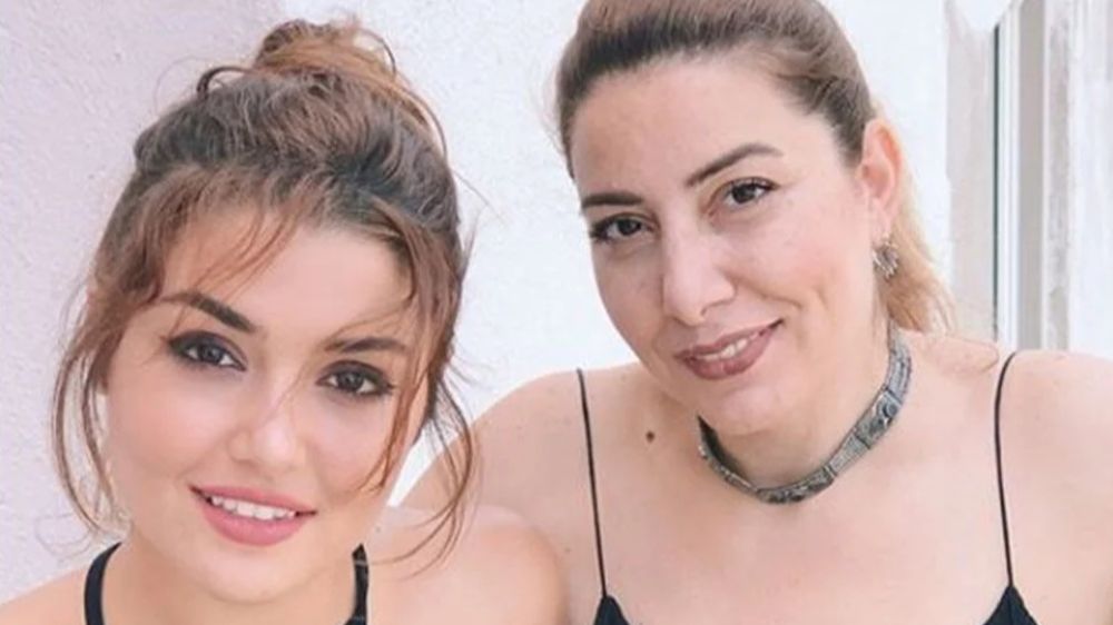 2019 Yılında Hayatını Kaybeden Annesi Aylin Erçelin Mezarlığına Giden Hande Erçelden Duygusal Paylaşım