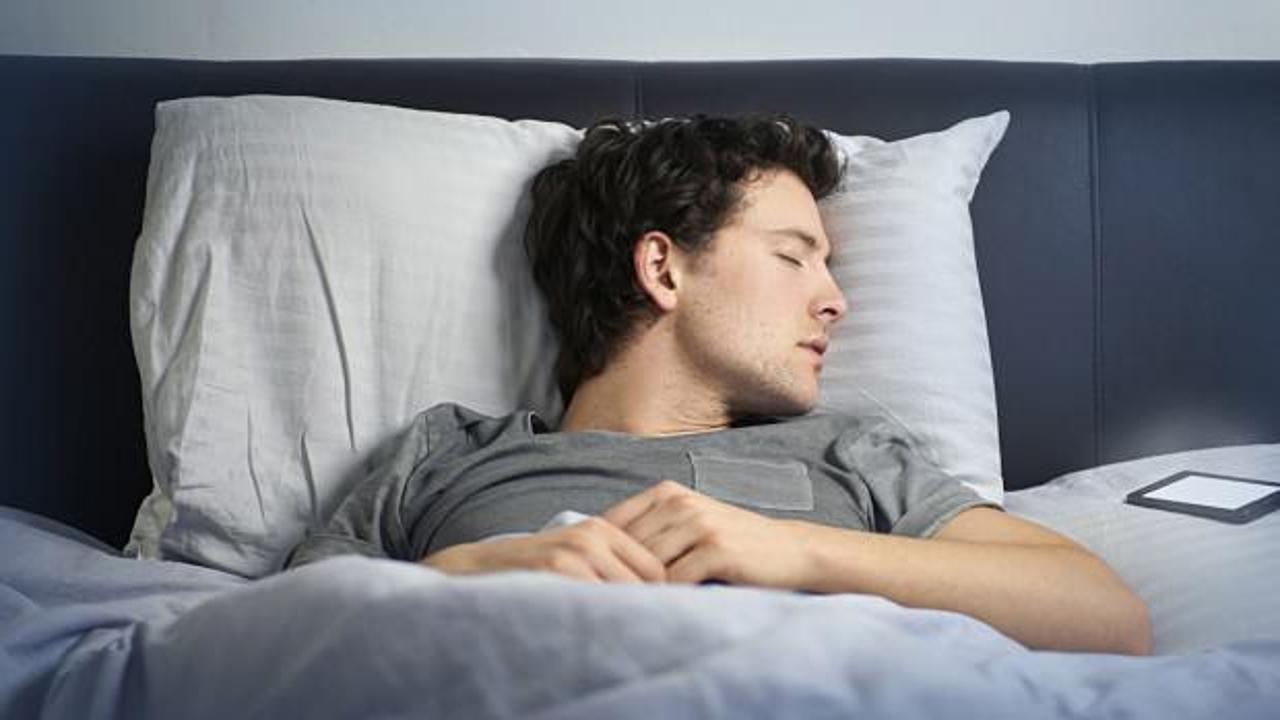 Başucunda telefonla sakın uyumayın! Telefon yanında uyumanın zararları…