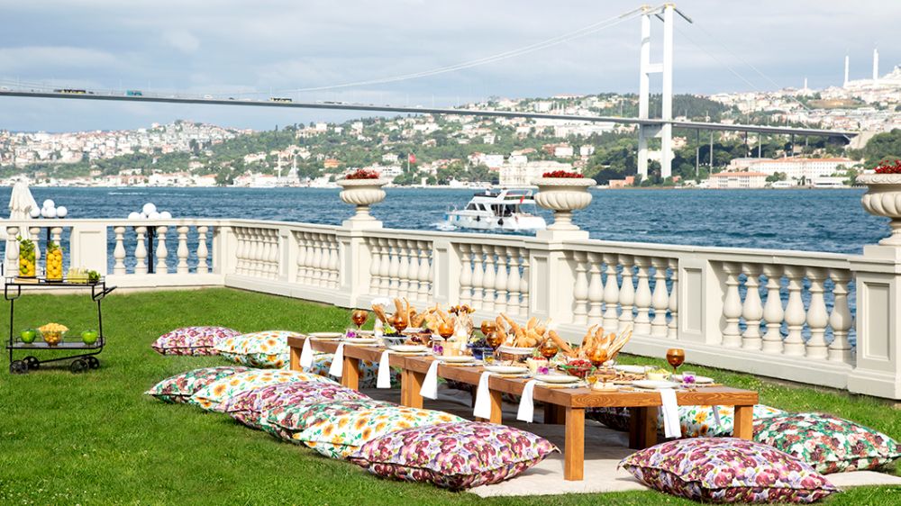 Çırağan Sarayı Bahçelerinde Lüks Piknik Deneyimi