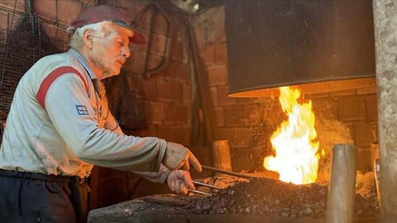 Çocuk yaşta başına geçtiği demir ocağında 50 yılı geride bıraktı