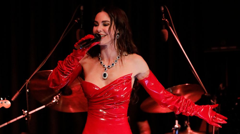 Defne Samyelinin Milyonluk Takısı Dikkat Çekti!