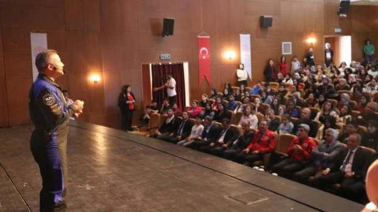 İlk Türk astronot Alper Gezeravcı Malatya’da öğrencilerle bir araya geldi!