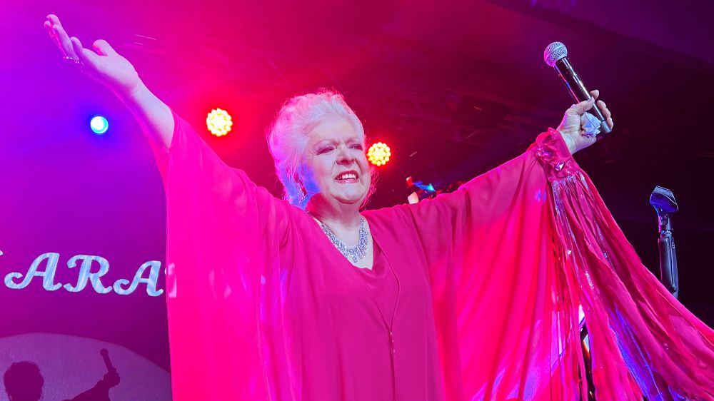 Neşe Karaböcek Beş Yılın Ardından Sahneye Çıktı