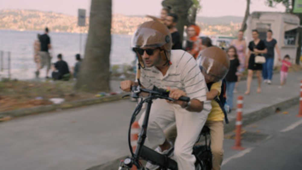 Netflix, Başrolünde Kaan Urgancıoğluna Yer Veren Sen Büyümeye Baktan Yeni Bir Fragman Paylaştı