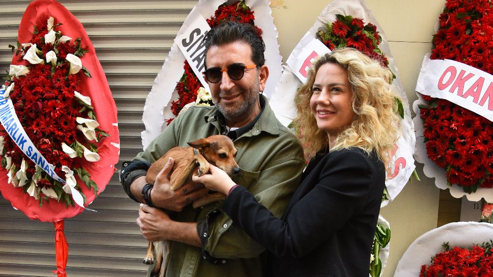 Ünlü İsimlerden Açılışa Yoğun İlgi   