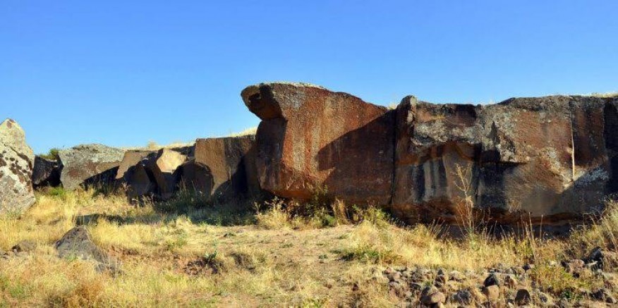 Hacı Ahmet Ünlü, Hitit Topada Yazıtı’nın Sırlarını Araştırıyor