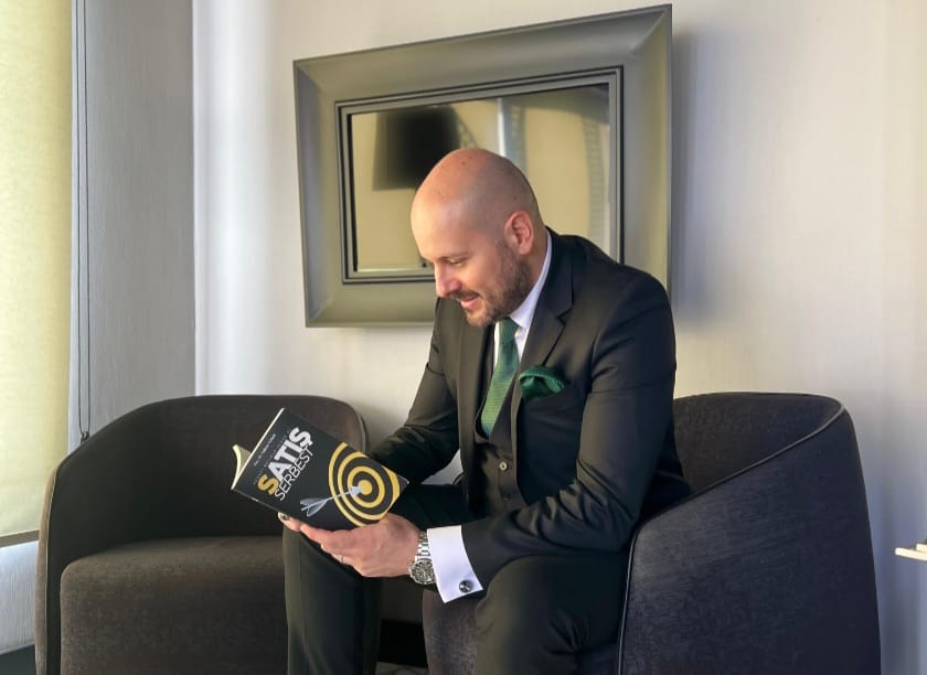 SOSYETE MAGAZİN tarafından Doç. Dr. Tuğhan TURAN’a anlamlı bir ÖDÜL verildi