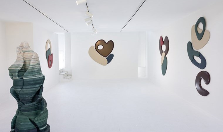 Cansu Sönmez’in ‘Soğuk Su Kadar Eski Bir Tat’ başlıklı sergisi, 7 Nisan’a kadar görülebilir: Zeytinden sanata