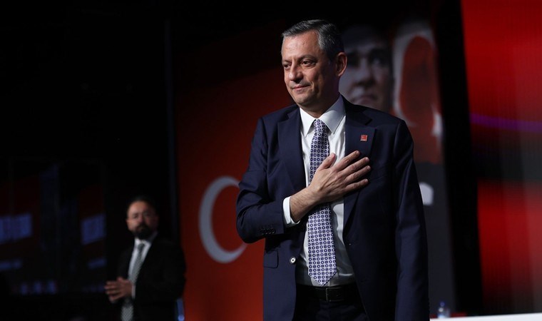Oktay Ekinci Karikatürlü Ev ve Ayvalık Kitapçısı Açılıyor