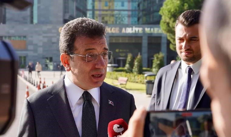 Oktay Ekinci Karikatürlü Ev ve Ayvalık Kitapçısı Açılıyor