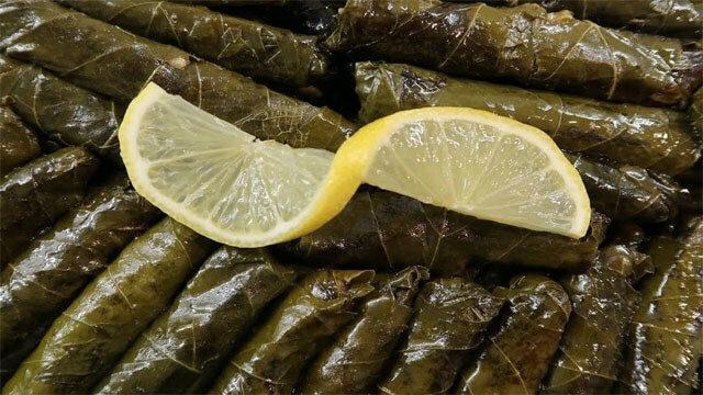 Sarma pişirmenin püf noktası: Tencereye bir cam bardak koyun!