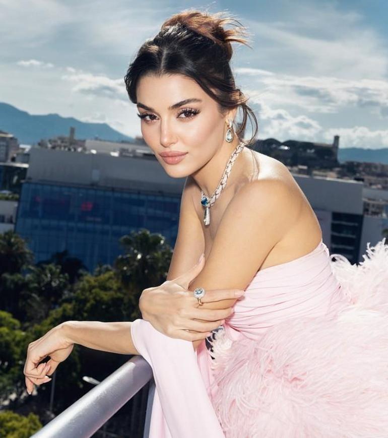 Paylaşmaya doyamadı! Hande Erçel'den maviler içinde yeni poz