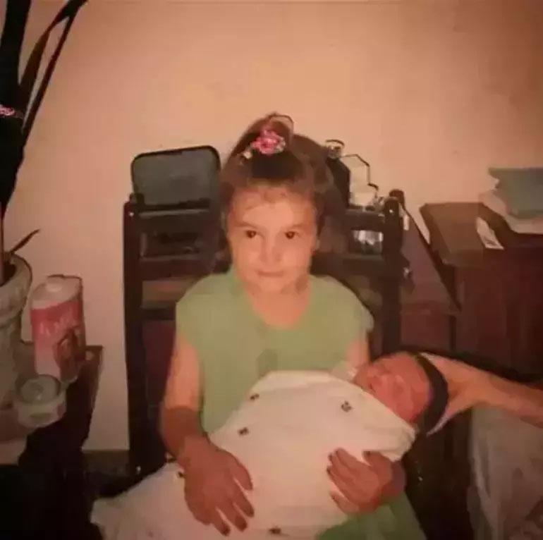 Fotoğraftaki çocuğu tanıdınız mı? 'Meğer hayallerimin ilk adımını atmışım'