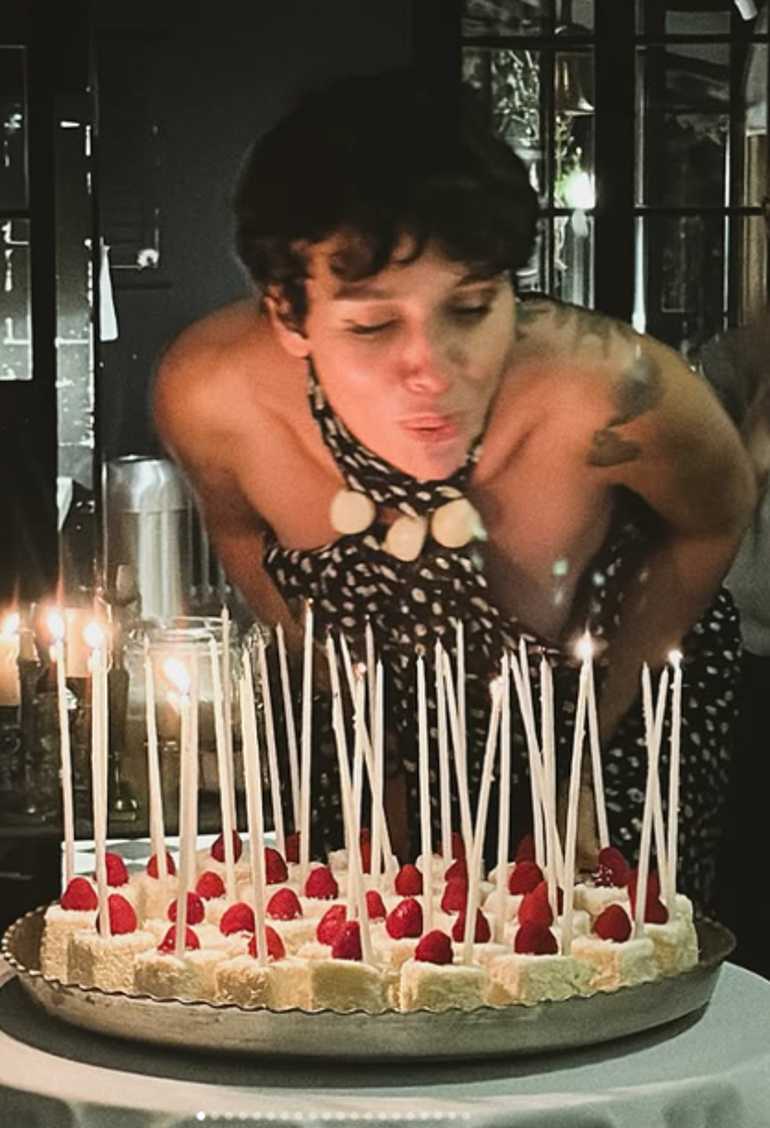 Birce Akalay'a romantik doğum günü! Partiye ünlü isimler akın etti
