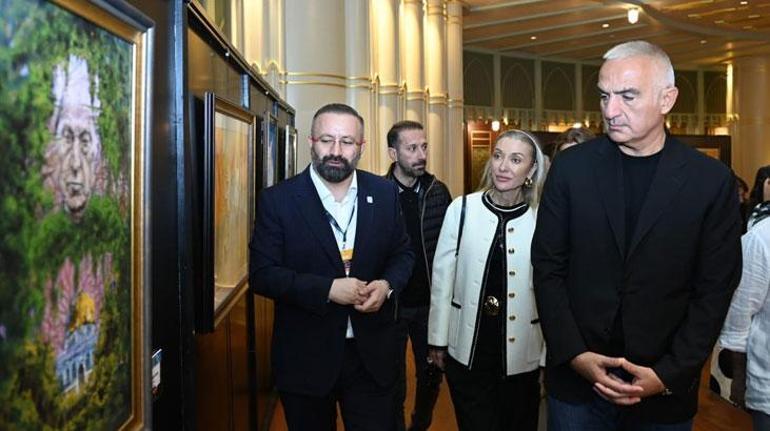 Bakan Ersoy Beyoğlu'nda sergileri tek tek gezdi