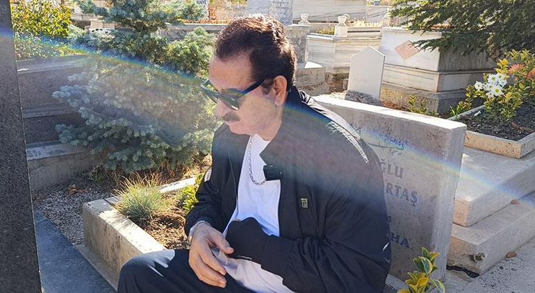 İbrahim Tatlıses'ten Neşet Ertaş'ın mezarına ziyaret