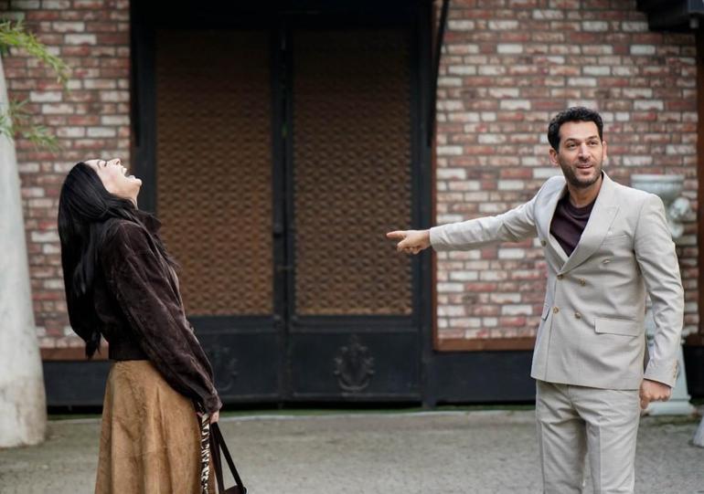 Güller açtı yüzler gülüyor! Hem kalpleri hem reytingleri fethediyor