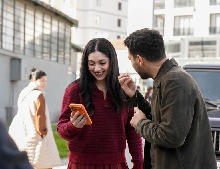 Güller açtı yüzler gülüyor! Hem kalpleri hem reytingleri fethediyor
