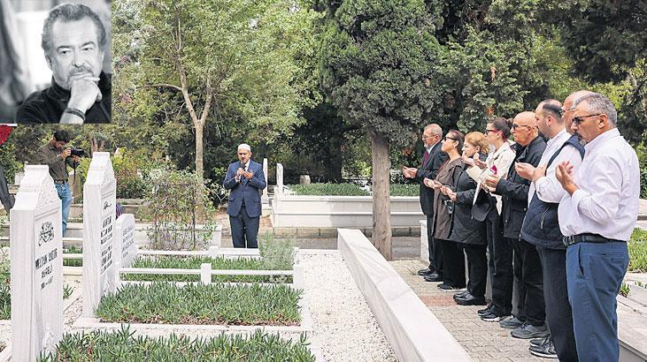 Güneri Cıvaoğlu mezarı başında anıldı