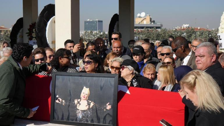 Duygusal veda... Muazzez Abacı Ankara'da son yolculuğuna uğurlandı