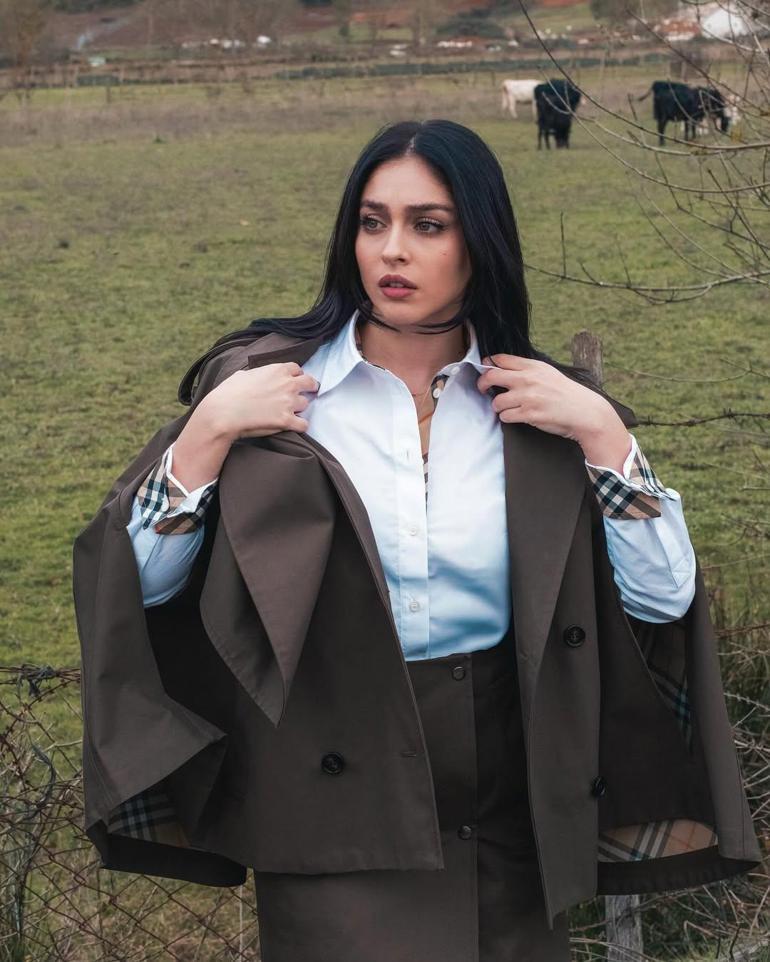 Sanal aleme Cemre düştü! Modellere taş çıkardı