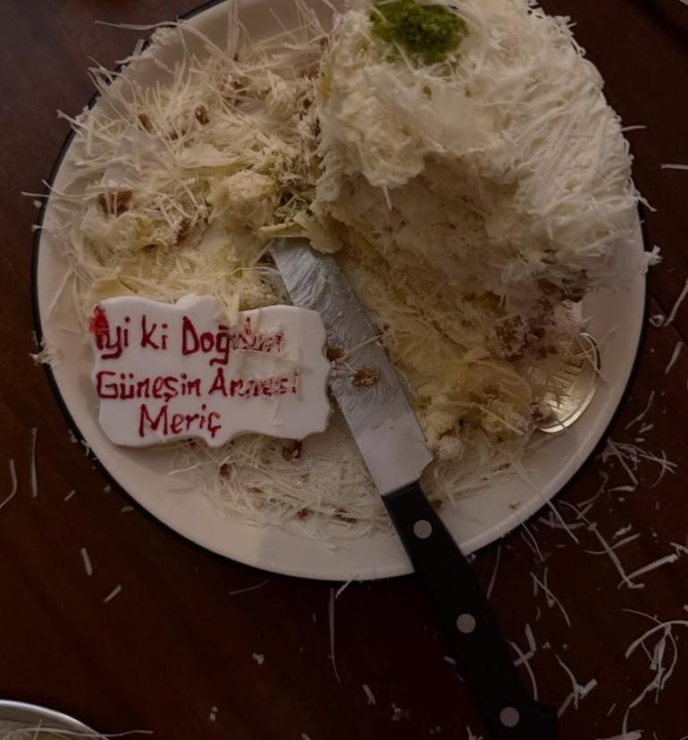 Anne olduktan sonra ilk doğum günü! Meriç Aral’ın pastasındaki yazı dikkatlerden kaçmadı