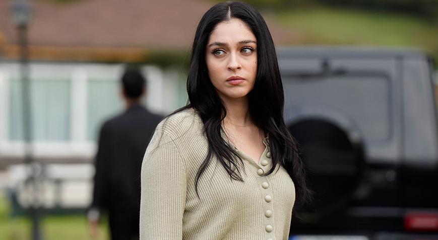 Sanal aleme Cemre düştü! Modellere taş çıkardı