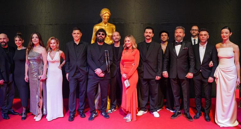 Altın Portakal'da ödüller sahiplerini buldu! Törene 'Tavşan İmparatorluğu' damga vurdu