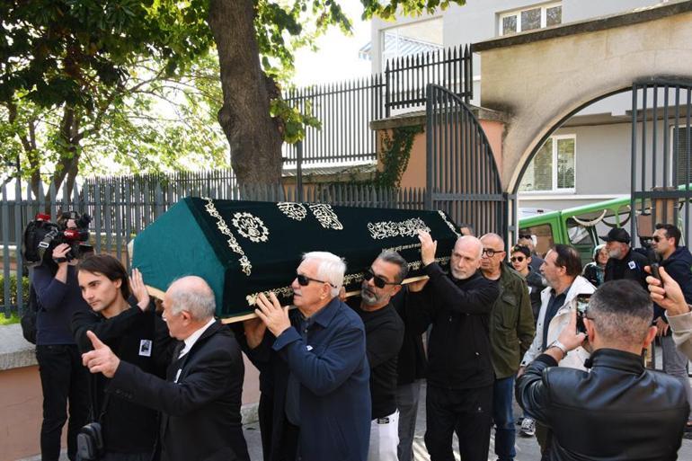 Kıvanç Kasabalı'nın zor günü... Babasını son yolculuğuna uğurladı