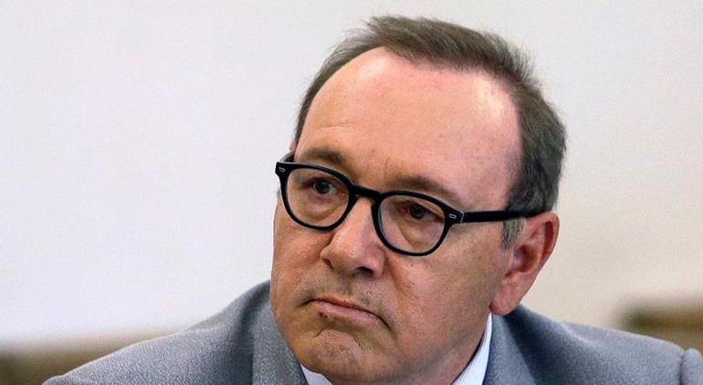 Ünlü yıldız tamamen battı! 'Evsizim… Otellerde yaşıyorum'