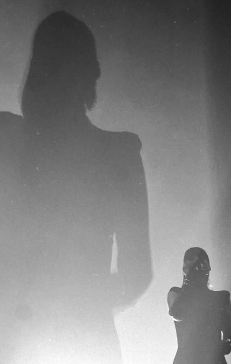 Bergüzar Korel'den Ebru Gündeş'e övgüler! 'Büyülendim'