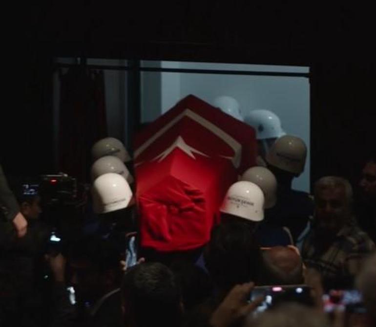 Haldun Dormen'e veda! Cenazede usta oyuncu İzzet Günay fenalaştı