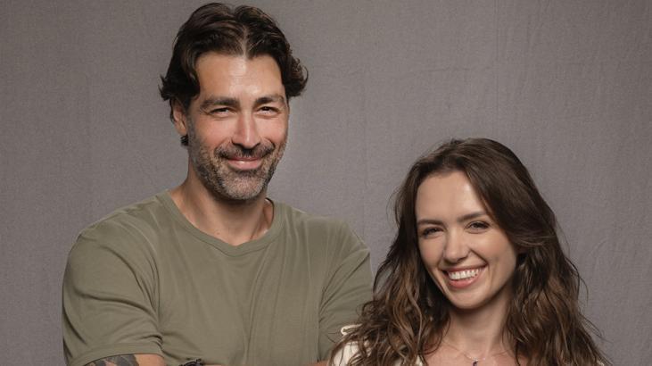 Arka Sokaklar’da aşk nöbeti! Kalpleri ısıtan sevgi dolu çift