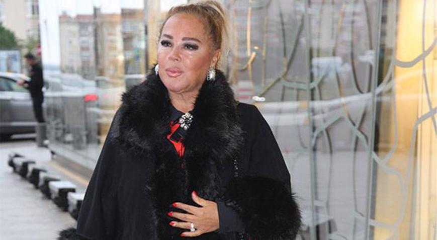 Bodrum’da ilginç anlar: Safiye Soyman domuzu elleriyle besledi!