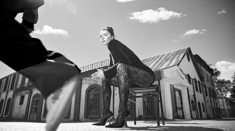 Sıla, Radyo D'de 'Kafa Yüksek Kalp Kırık'ı anlattı!