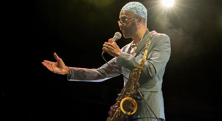 Antalya’da caz rüzgârı! Kenny Garrett sahneye damga vurdu
