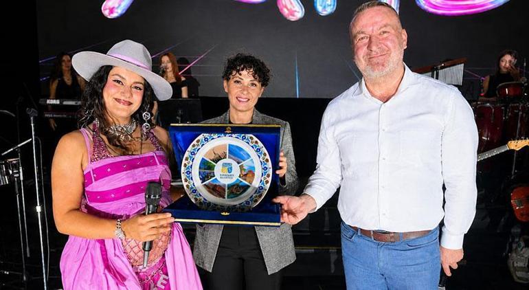 4. çocuk müjdesi vermişti! Karacabey Ihlamur Festivali'nde Atiye rüzgarı