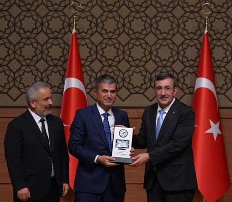 'Yılın Dizisi' Uzak Şehir