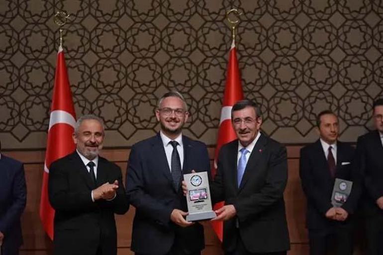 'Yılın Dizisi' Uzak Şehir