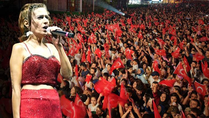 Yıldız Tilbe 200 bin kişiyle İstiklal Marşı’nı söyledi