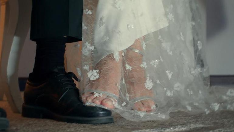 Haysiyet'te Simay ile Mehmet nikah masasında